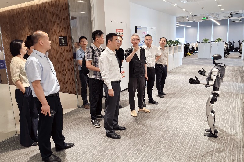 区人大常委会专题调研产业高质量发展情况