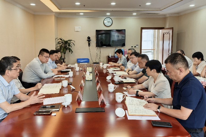 区人大常委会举行人大机关新任干部座谈会
